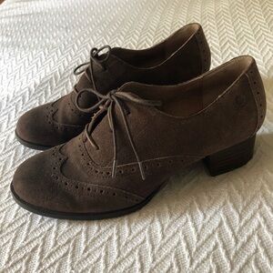 Brown suede Born heeled brogues